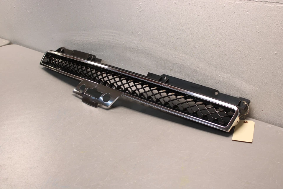 2007 2014 CHEVROLET TAHOE AVALANCHE FRONT UPPER GRILLE - Imagem 2 de 4