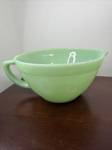Vintage Fire King Green Jadeite Oven Ware Mixing Batter Bowl W Pour Spout Handle