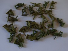 31 Piece Vintage Army Men brown Plastic Toys Soldiers 1" Inch