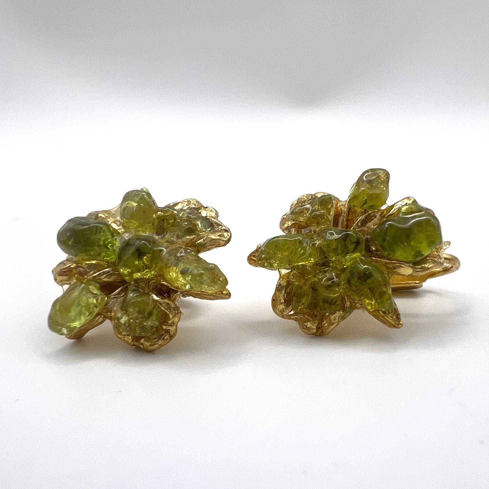 Vintage Gold Tone Peridot Green Glass Floral Cluster Clip On Earrings