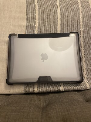 Macbook air 13 2020 i3 8gb 256gb Bundled with a UAG cover case  NO CHARGER 