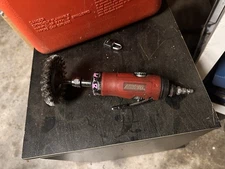 Aircat Pneumatic Grinder 1.0 HP 4-1/2" with Spindle Lock and 11,000 RPM