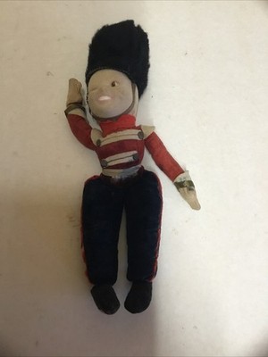Farnells Alpha Toys Saluting Guardsman Puppe