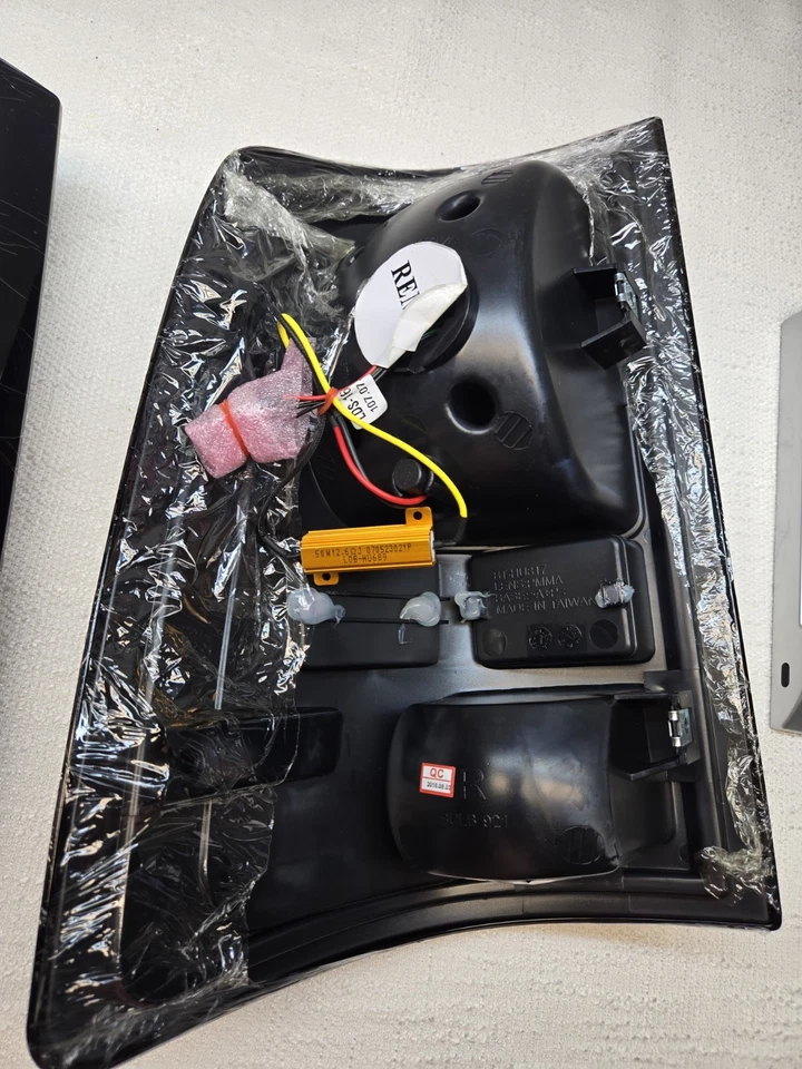 Par de luces traseras LED BT-HU817 2010-2018 Dodge Ram 1500 2500 3500 nuevas Foto 3 de 4