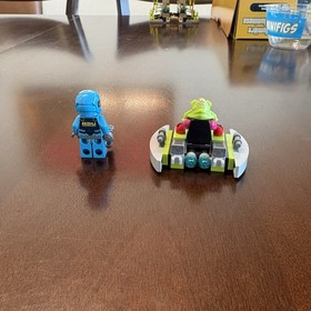 LEGO Alien Conquest 7049 Alien Striker 100% Complete w/ 2 Minifigs No Box