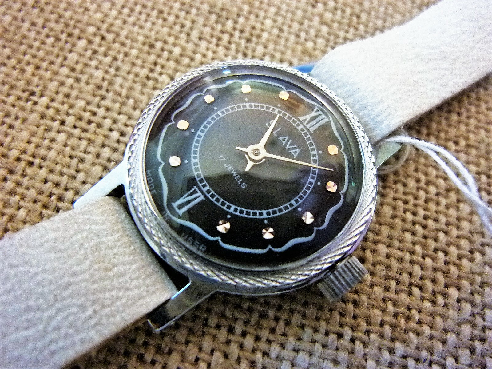 Slava montre dame russe de collection 1980 en cuir noir