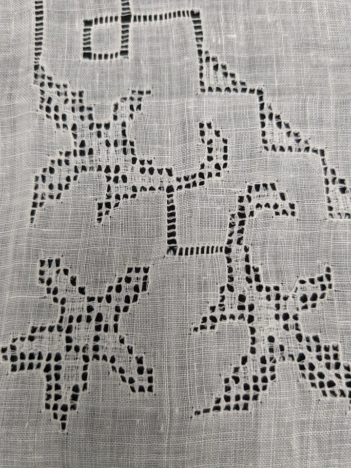 Pañuelo vintage dibujado en lino blanco 11" x 11" - dobladillo enrollado Foto 4 de 4