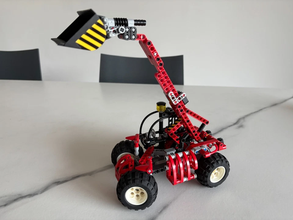 LEGO Technic 8283 Telehandler, foto 4 di 5