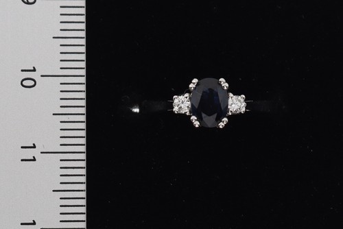 Wunderschöner 14 Karat Weißgoldring mit Diamanten und intensiver Saphir - Bild 3 von 4