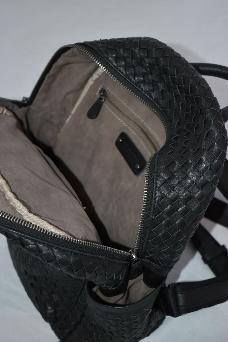 Bottega Veneta Intrecciato Black Leather Zip Rucksack Bottega Veneta Intrecciato Black Leather Zip Rucksack