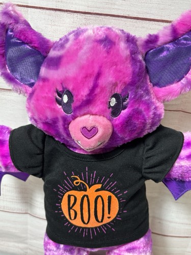 Build A Bear Midnight Shimmer Vampire Bat Púrpura Rosa con Camiseta "BOO" Peluche 16" - Imagen 2 de 10