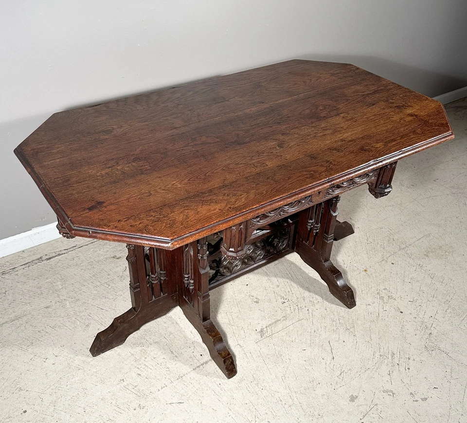 Antigua mesa de biblioteca de escritorio de renacimiento gótico francés en madera de roble Foto 4 de 4