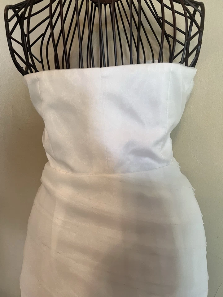 Wedding Gown white size 12 - Image 4 of 4