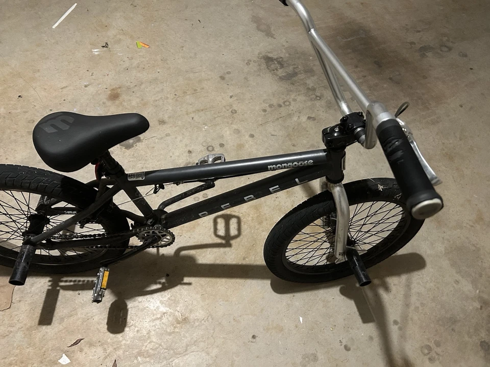 Mongoose Brawler 20 inch BMX Bike - Black - Image 4 of 4