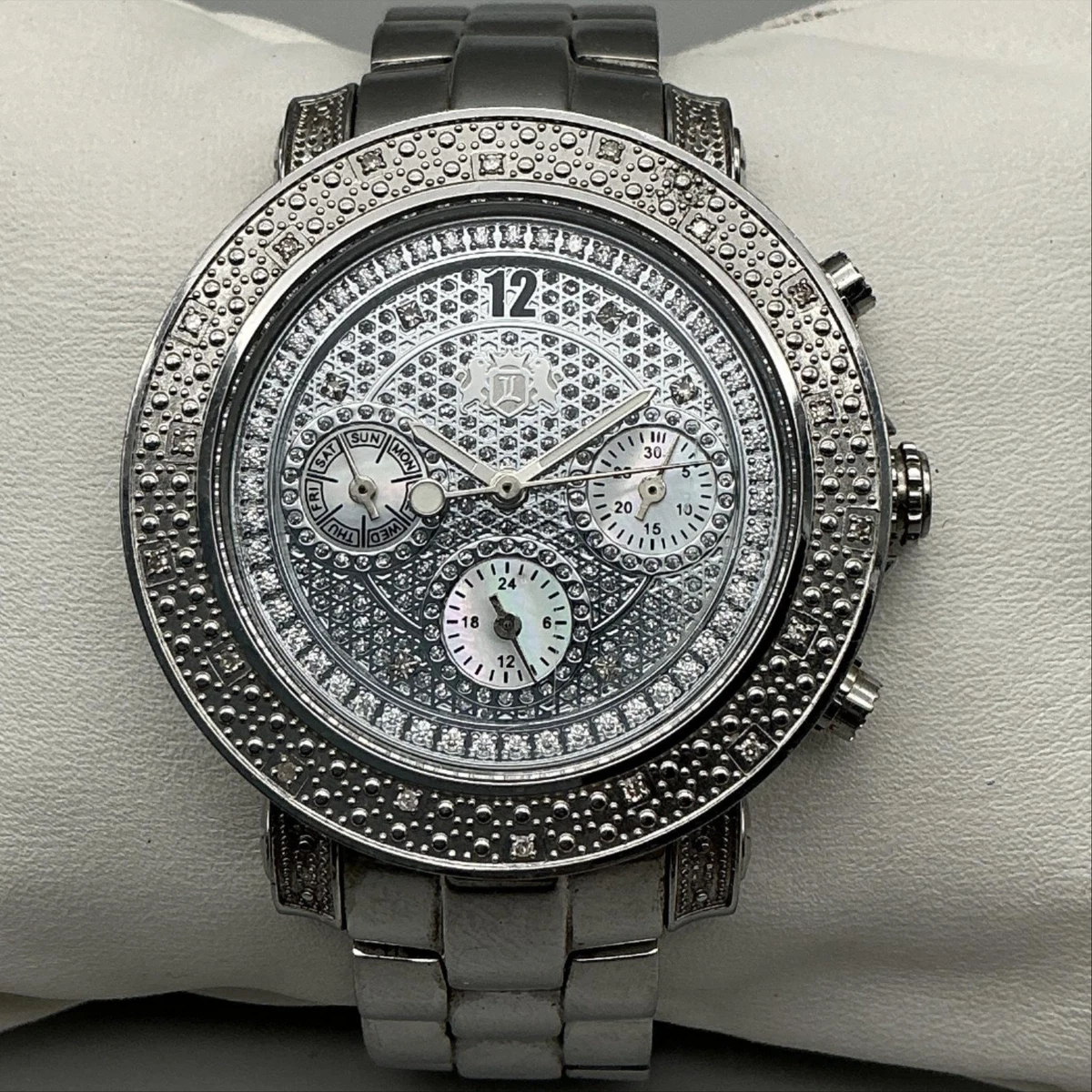 Luxurman Montana Mens Watch 36mm Silver Tone Crystals New Battery 6.25\