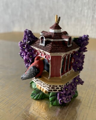 HAMILTON SAMMLUNG VOGELHAUS HÄNGENDES ORNAMENT LILA LANDUNG PERFEKT
