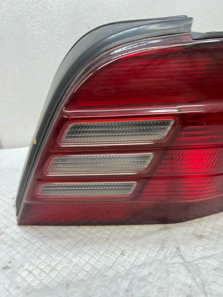 Luz trasera Mitsubishi Galant 1999 lado del pasajero derecho RR Stanley OEM (E-35) Foto 3 de 4