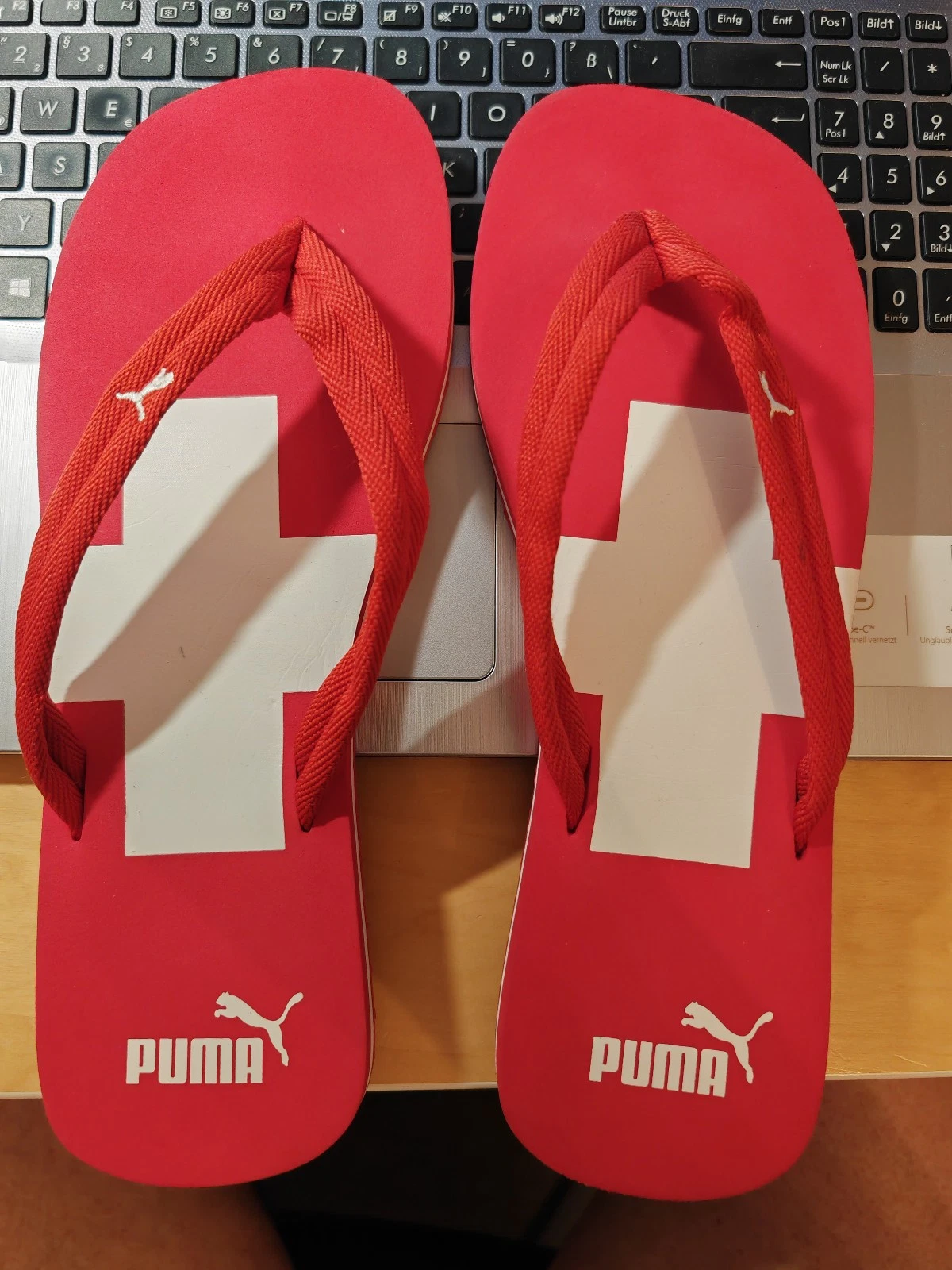Infradito Puma Swiss Flag rosso taglia 44 45 vecchio mod conturino ci inssuto tessu n eonfezione confezion