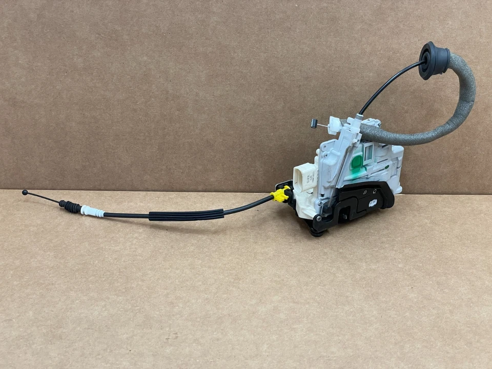 12 13 14 15 Actuador de cierre de puerta de pasajero trasero derecho Audi S7 1605 OEM Foto 4 de 4