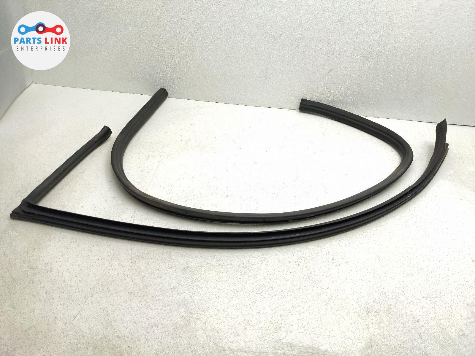 2007-19 MASERATI GRANTURISMO FRONT DOOR GASKET TRIM RUBBER UPPER LOWER SET M145