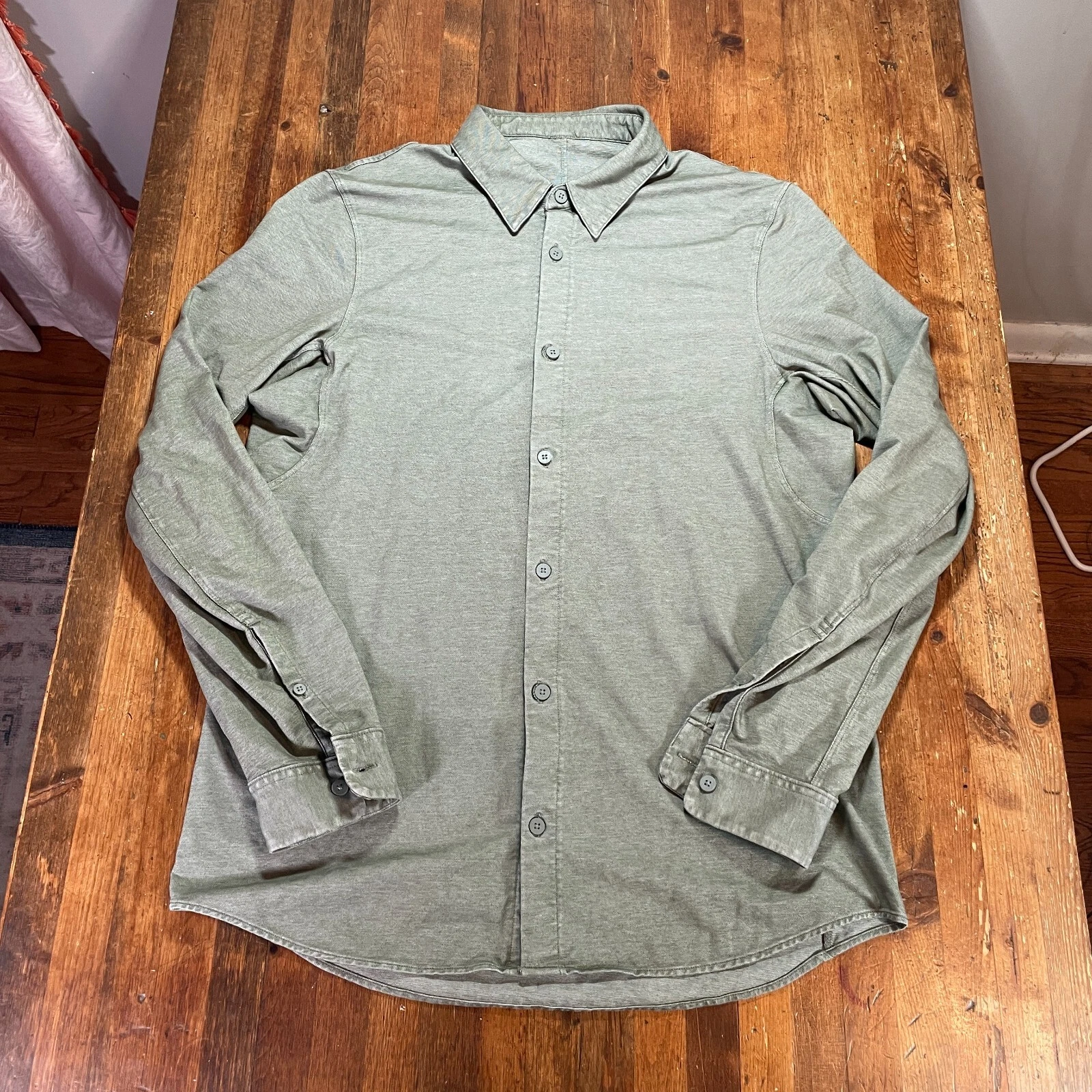 Lululemon Shirt Mens Medium Green Button Up Long Sleeve Casual Preppy