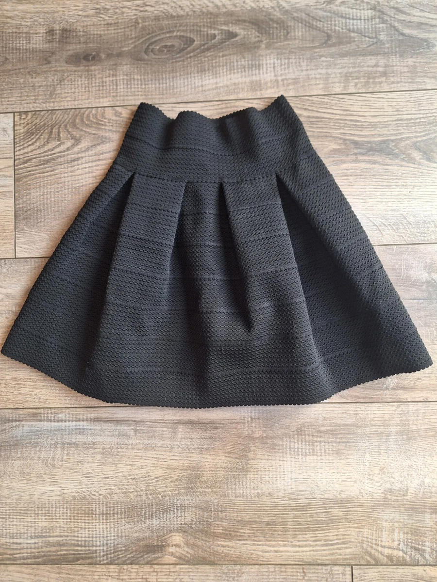 h and m black skirt
