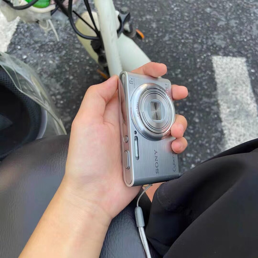 SONY Cyber-shot DSC-W730 16.1MP CCD Vintage Digital Camera