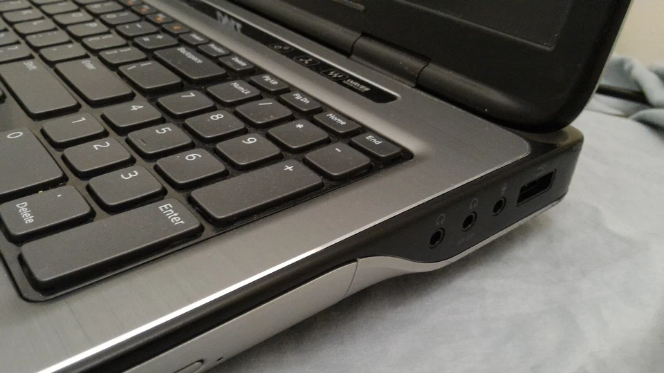 Dell XPS 17 L702X 500GB SSD's i7-2860QM 2.50GHz 16GB GT555M Windows 10 - Image 4 of 4