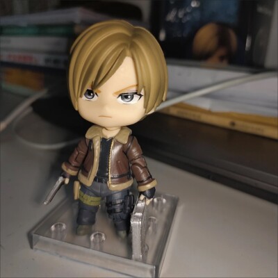 NEW RESIDENT EVIL - LEON S. KENNEDY NENDOROID #2337 FIGURE - GOOD