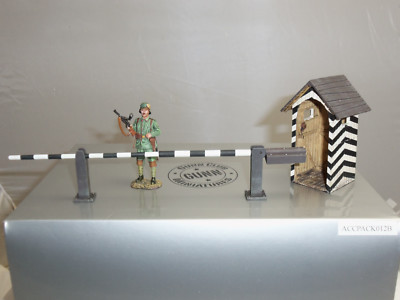 THOMAS GUNN ACCPACK012B GERMAN SENTRY BOX CHECKPOINT + FRIKORPS GUARD FIGUR