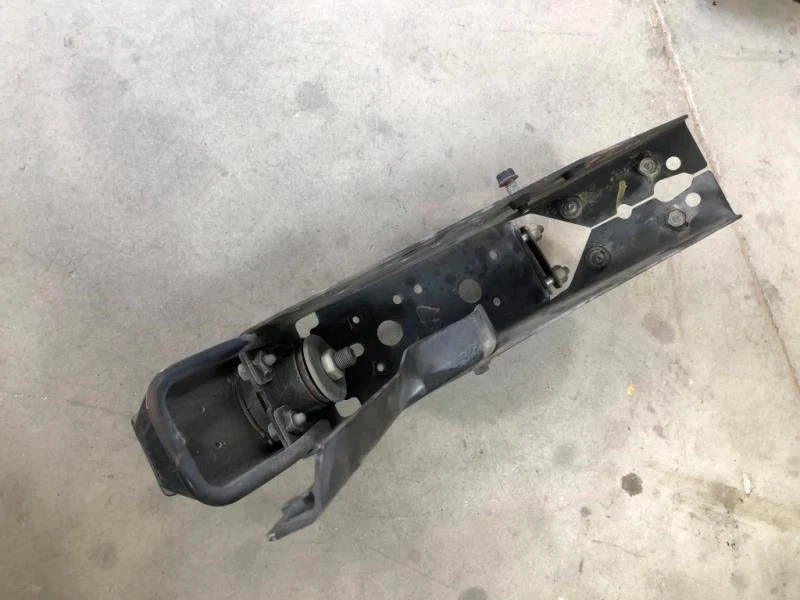 Isuzu NQR 2011 usado cabina izquierda soporte marco Foto 4 de 4