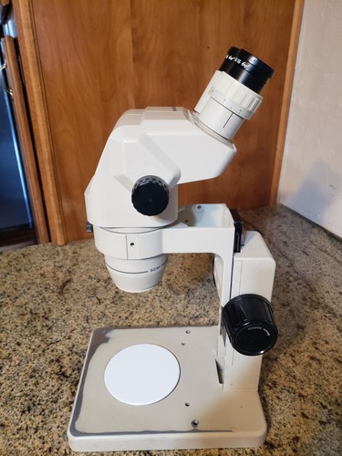 Olympus SZ30 Microscope W/2 GSWH15X/16 Ocular Lenses on SZ-ST Stand
