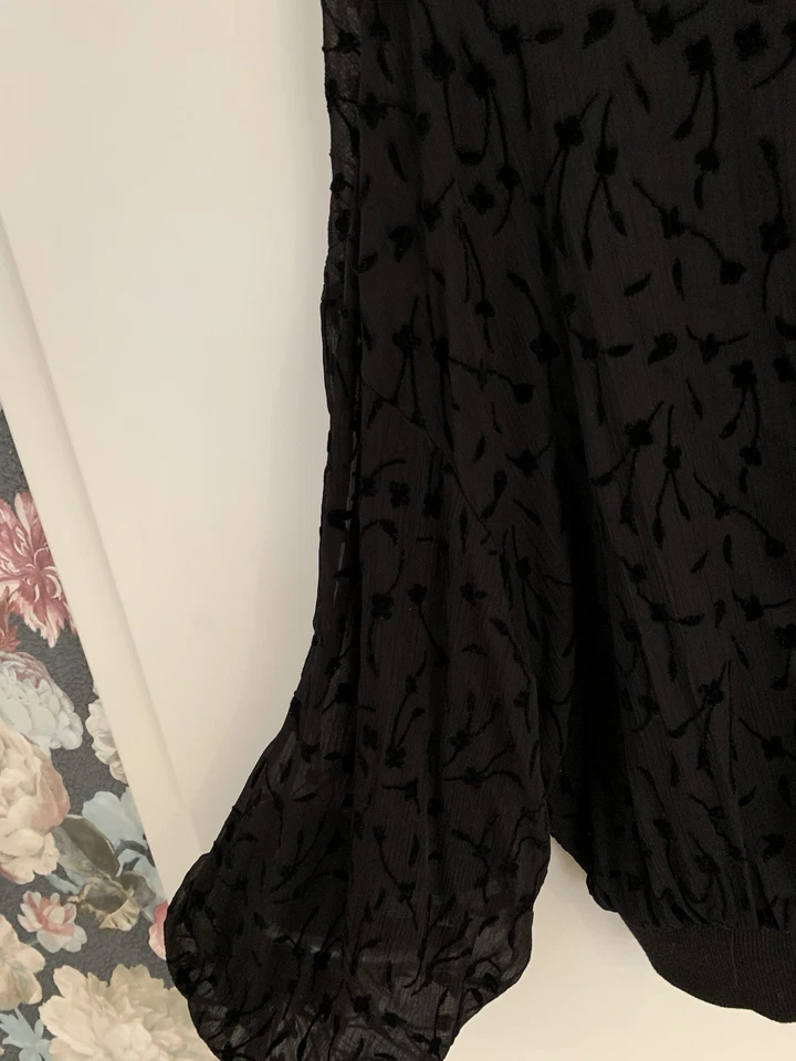 Zara, Busen-Shirt, transparen, Gr. M, schwarz/ Blumen - Neu , festlich - Bild 4 von 4