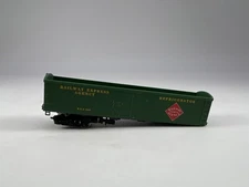 Roundhouse #1845 N Scale Railway Express Agency Reefer Car Poor Condition