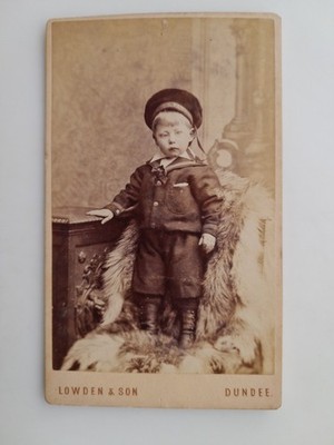 CDV: Süßer kleiner Junge Matrosenanzug: W Lowden & Sohn: Dundee Schottland
