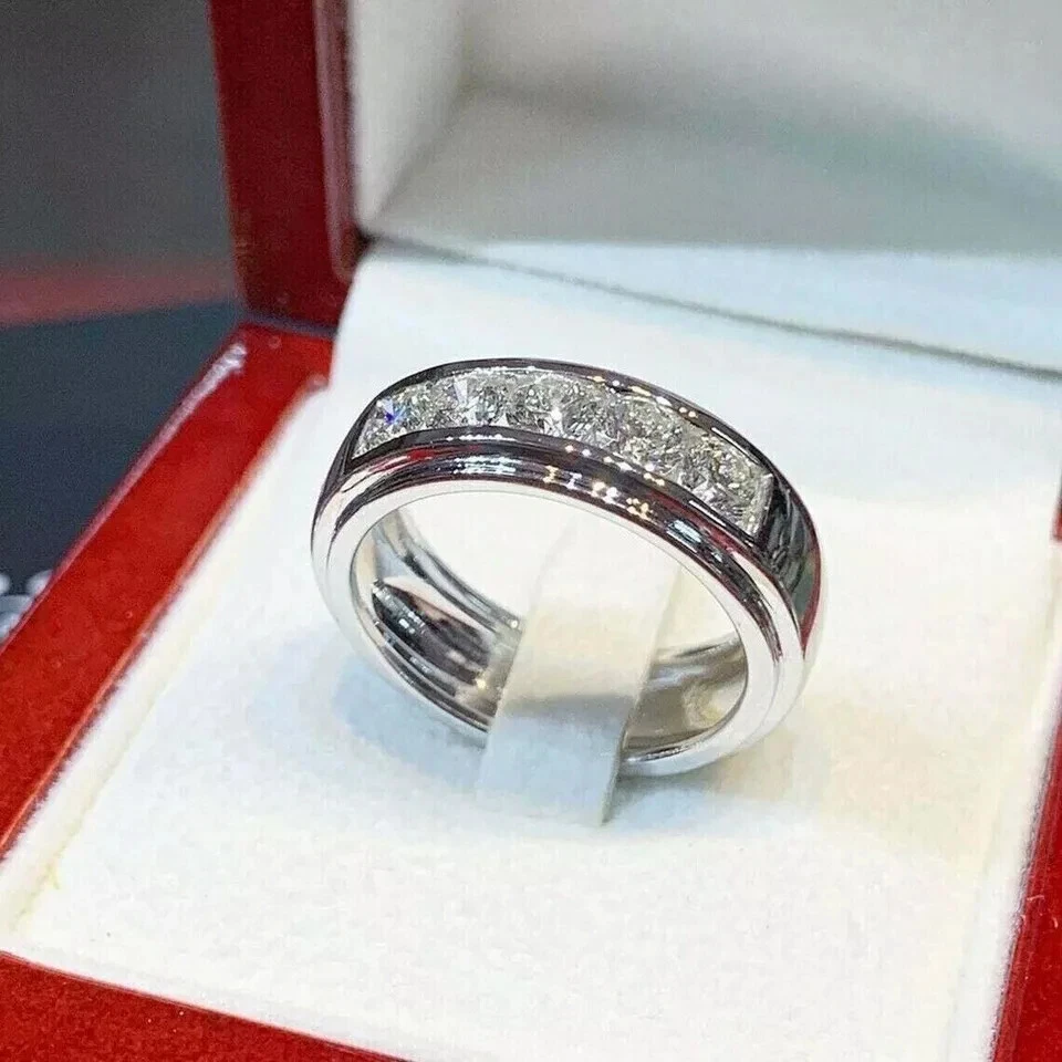 Anillo de alianza de boda de diamantes creados en laboratorio de corte redondo de 3 quilates enchapado en oro blanco de 14 quilates Foto 2 de 4