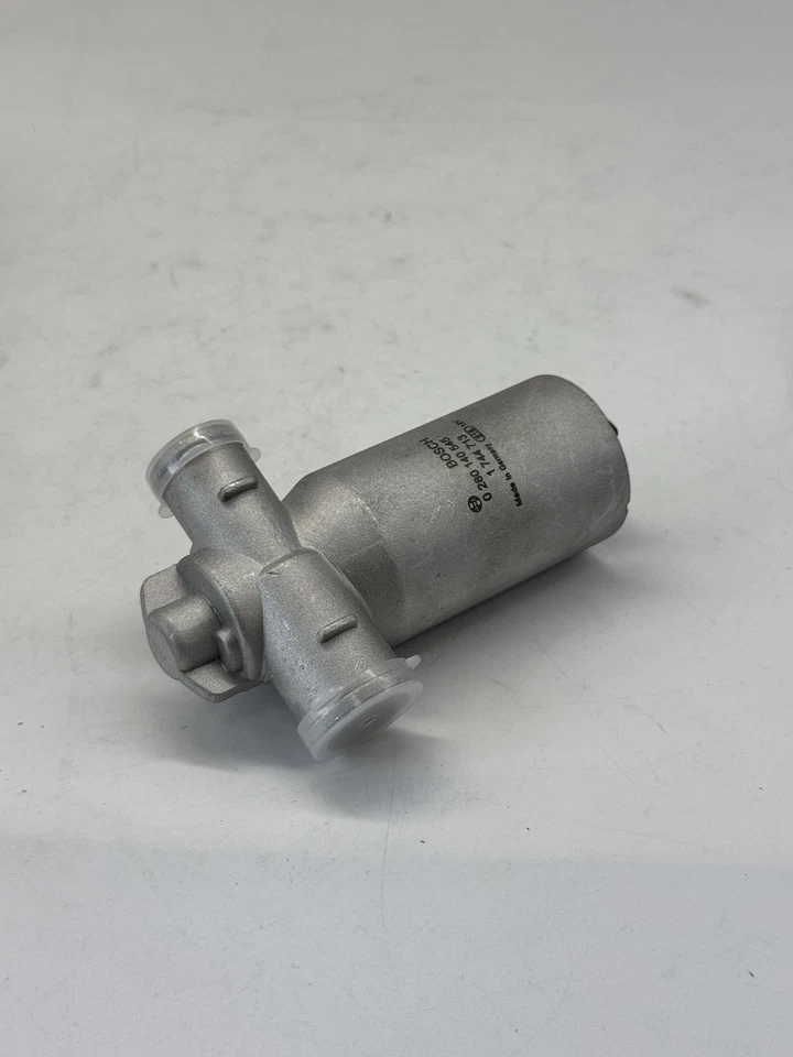 Válvula de control de aire de ralentí 13411744713 apta para BMW E85 E83 E60 E53 E46 E39 E36 Z4 Z3 Foto 3 de 4