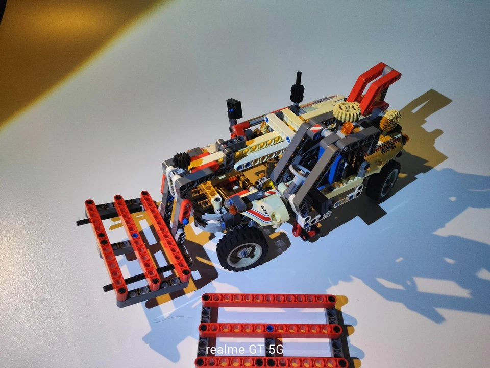 LEGO Technic 8071 Lift Truck, photo 4 sur 4