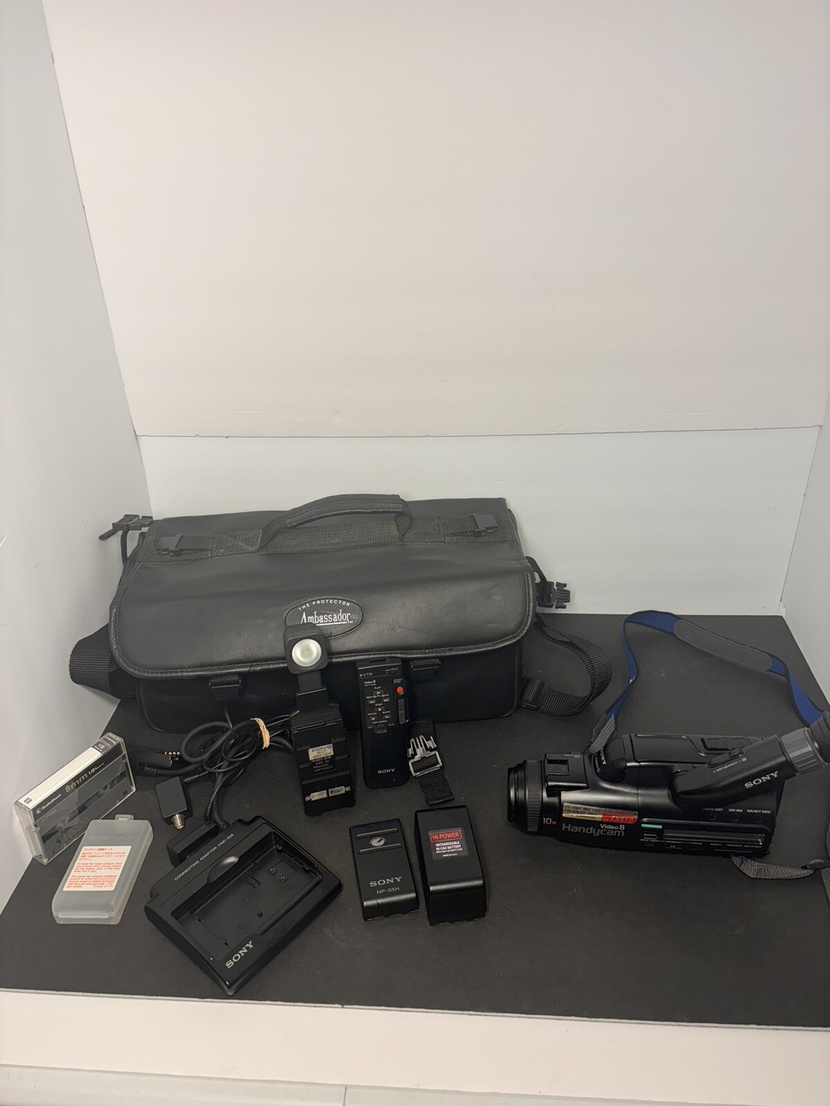Sony CCD-FX510 Handycam Video 8 Camera Recorder Bundle UNTESED NO CHARGER