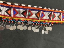 Dramatyczny afrykański ręcznie koralizowany czerwony skórzany pasek z frędzlami / talia 32-37 cali