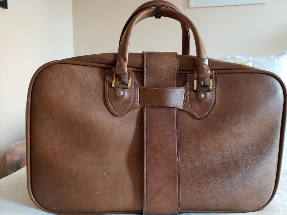 Equipaje de mano de cuero marrón vintage Invicta con cierre de cinturón expandible Foto 3 de 4