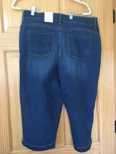 New Time and Tru Women's Woven Pull-On Capri Pants Medium Denim size Small