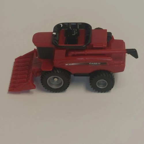 1:64 Case Combine Farm Equipment - Picture 7 of 10