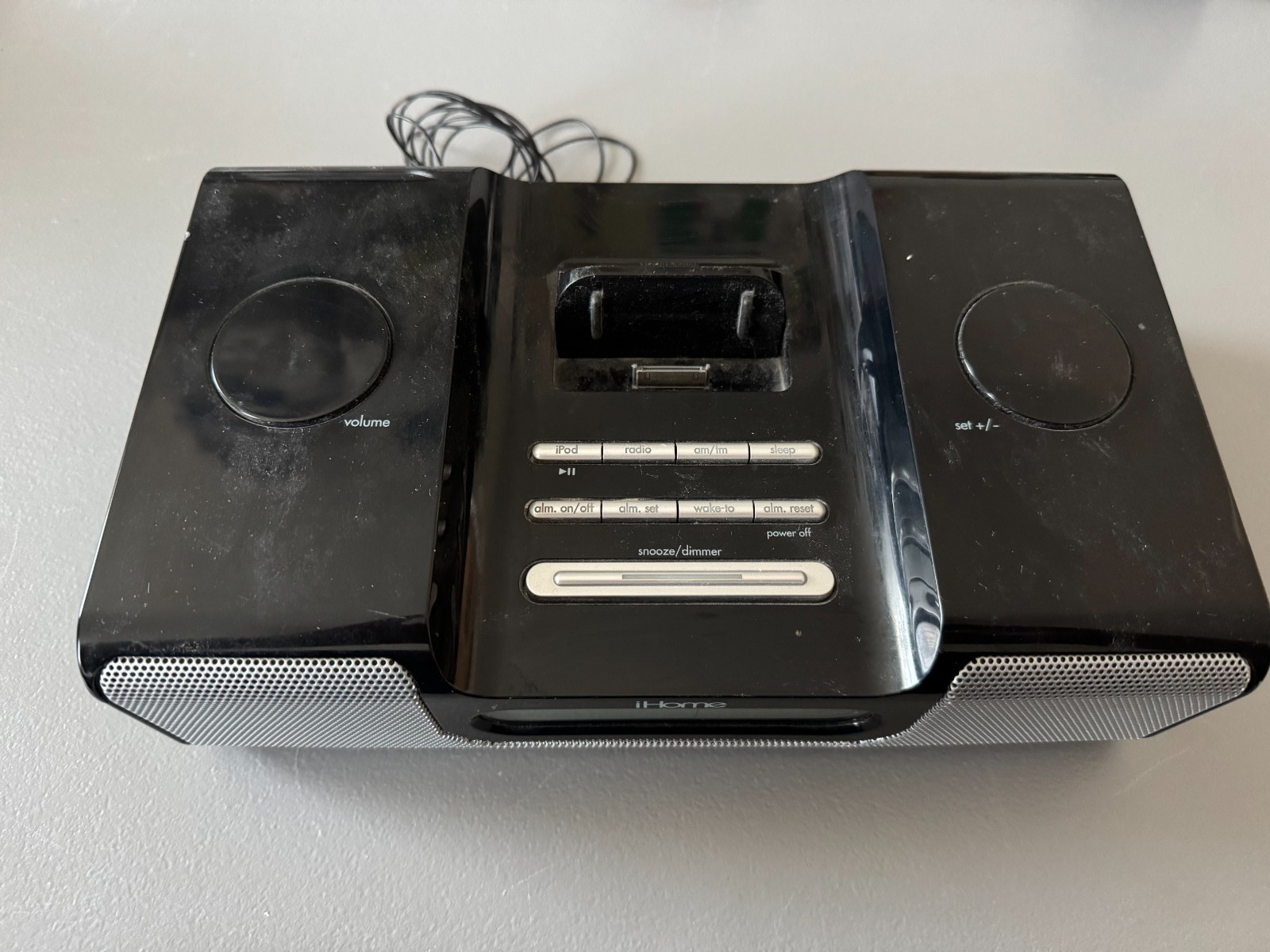 iHome iH5B Radio Clock Speaker with Charger and Remote