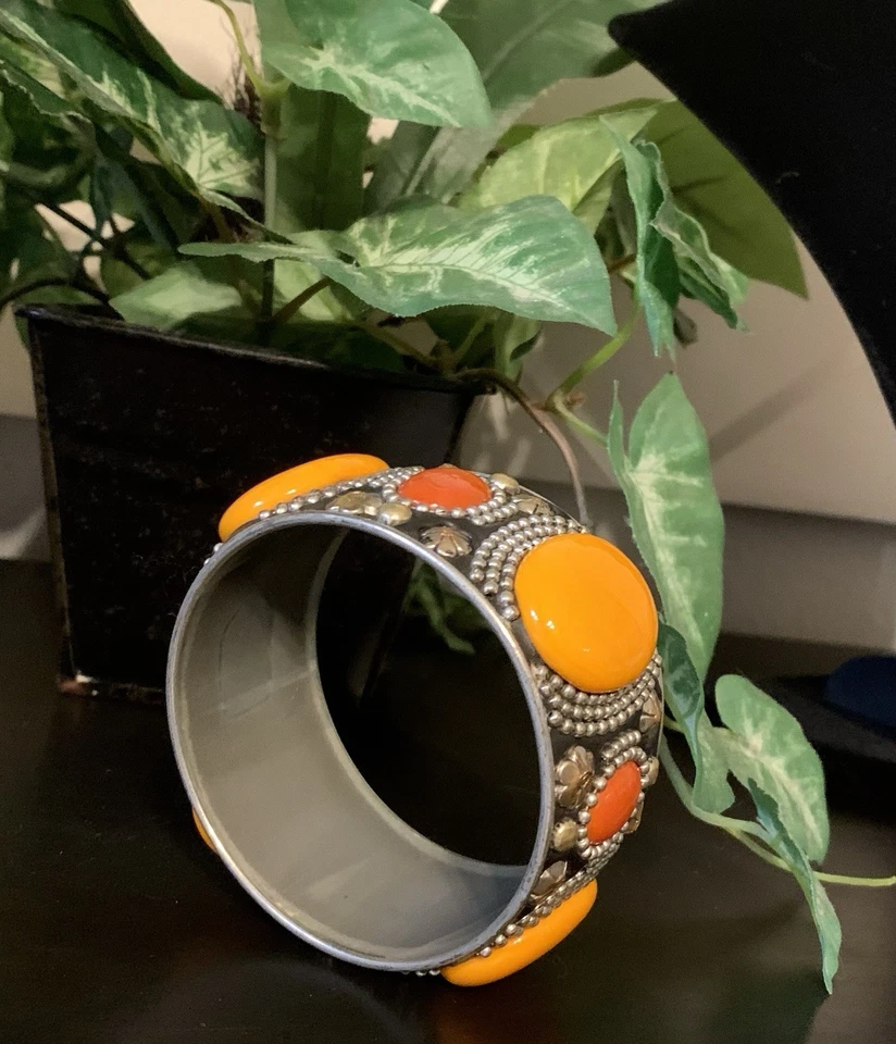 Chunky Orange Glass And Textured Silver Tone Bangle G18  - Image 3 of 4