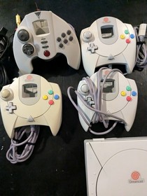 SEGA DREAMCAST BUNDLE w/ 4 CONTROLLERS  Memory Card/ /NFL 2K1/  various games