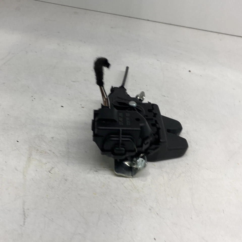 Conjunto de bloqueo de pestillo de arranque Mercedes Benz C63 AMG W204 sedán A2047500185 Foto 3 de 4