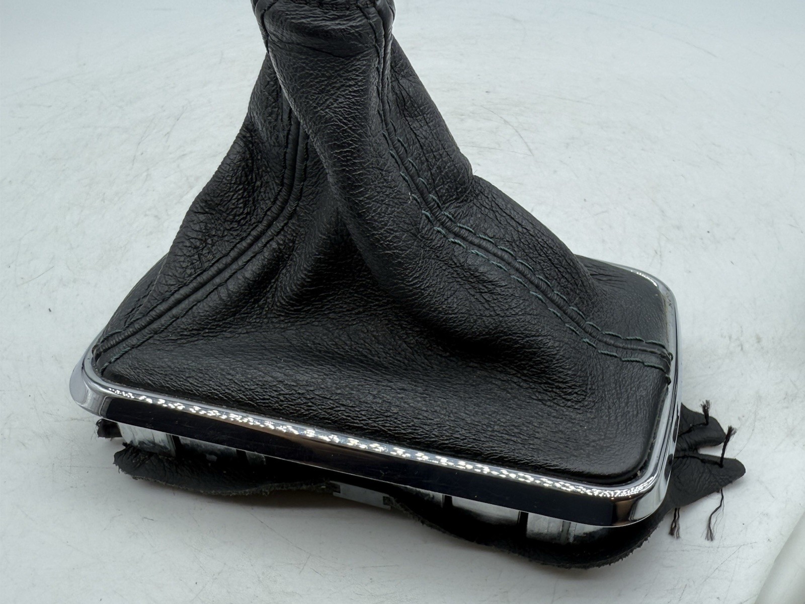 2003-2012 MASERATI QUATTROPORTE M139 CONSOLE GEAR SHIFTER BOOT W/ KNOB OEM