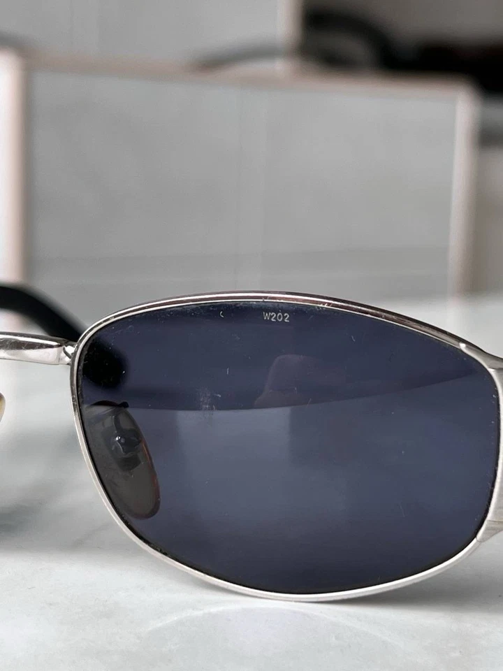 Gafas de sol FENDI ovaladas plateadas negras vintage años 90 doble logotipo estado FF usadas Foto 4 de 4