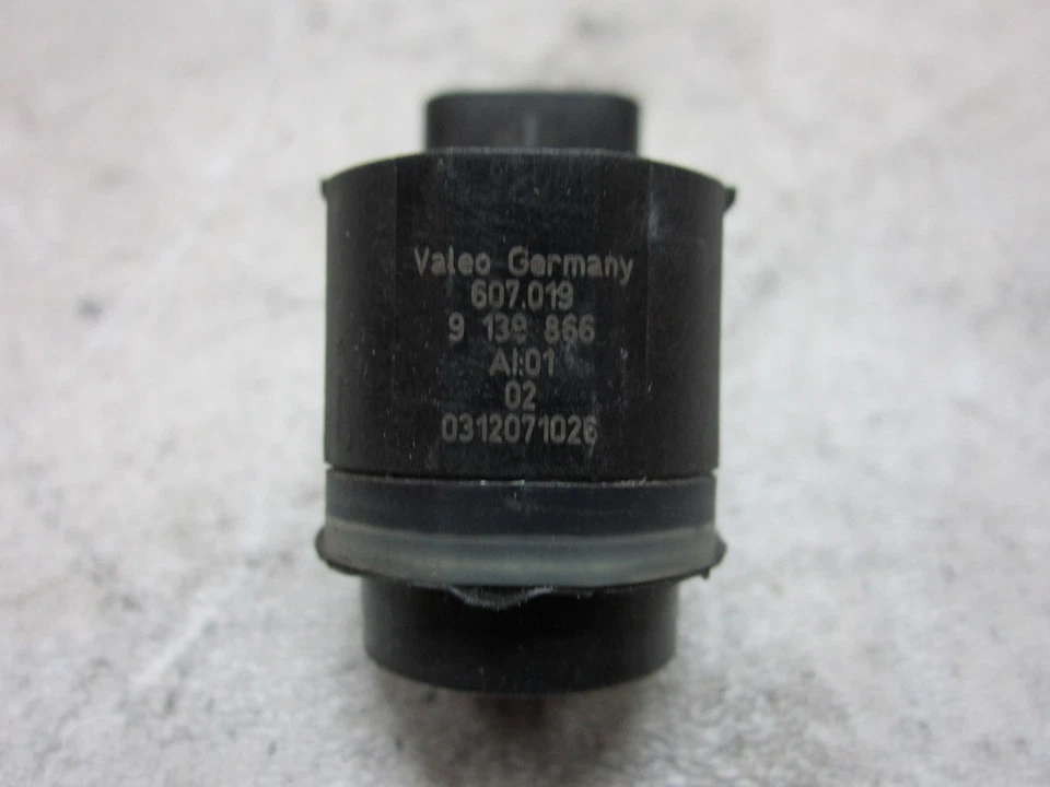 nn702177 BMW 525i 528i 535i 2004 2007 2008 2009 2010 Rear Bumper Parking Sensor - Image 3 of 4